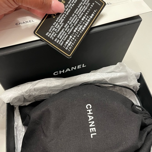 CHANEL Round Quilted Clutch Mini - Picture 7 of 10